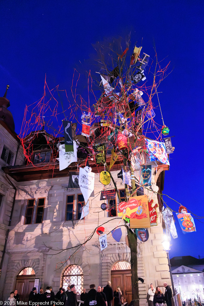 Guuggerbaum Fällen; Luzerner Fasnacht 2025