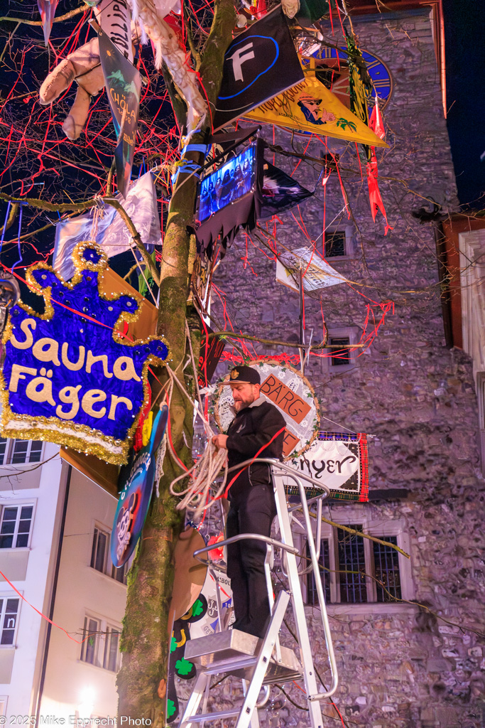 Guuggerbaum Fällen; Luzerner Fasnacht 2025