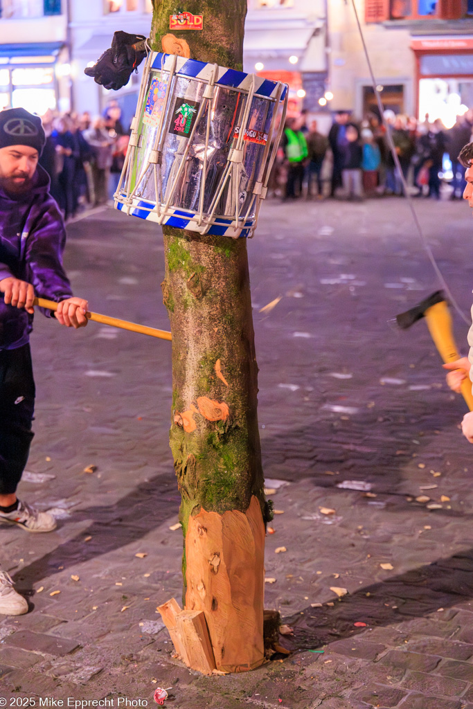 Guuggerbaum Fällen; Luzerner Fasnacht 2025