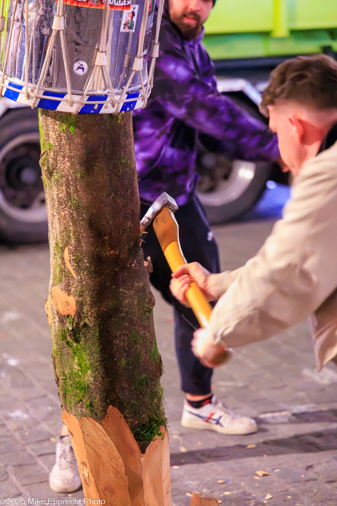 Guuggerbaum Fällen; Luzerner Fasnacht 2025