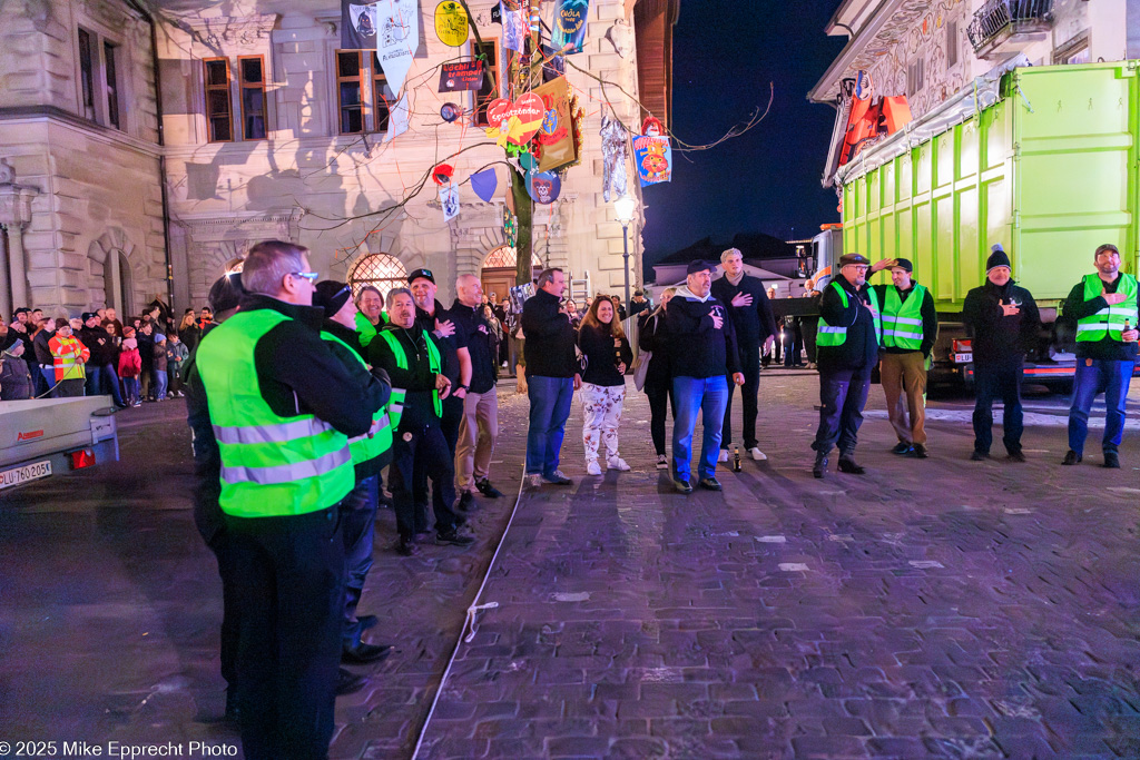 Guuggerbaum Fällen; Luzerner Fasnacht 2025