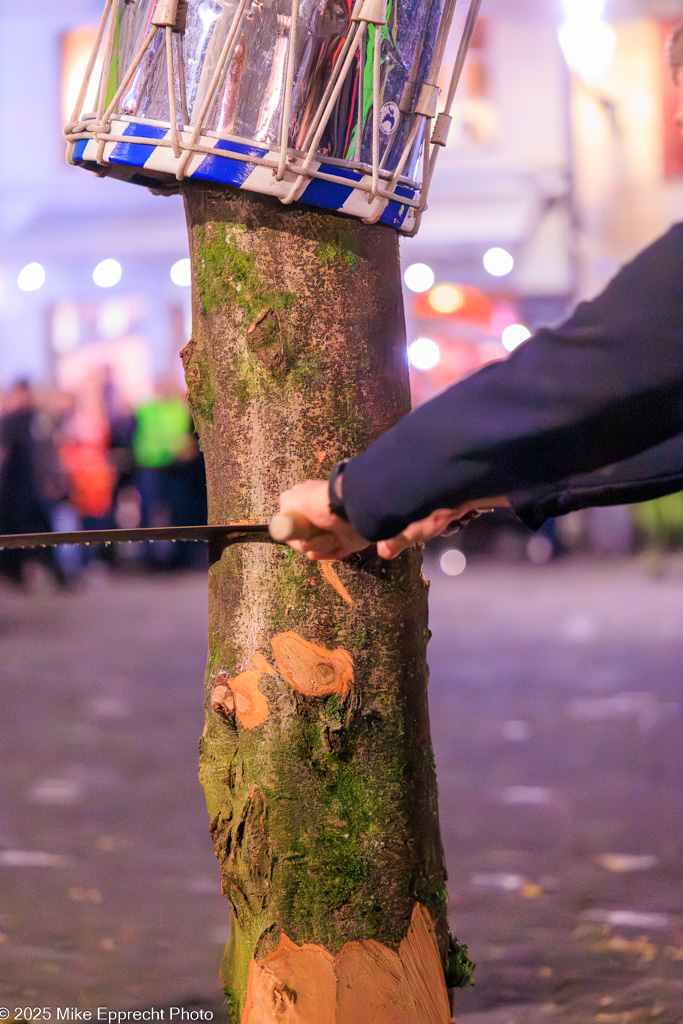 Guuggerbaum Fällen; Luzerner Fasnacht 2025