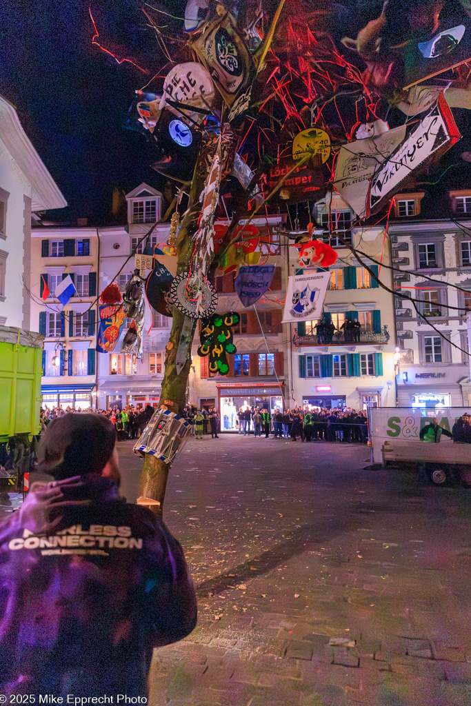 Guuggerbaum Fällen; Luzerner Fasnacht 2025