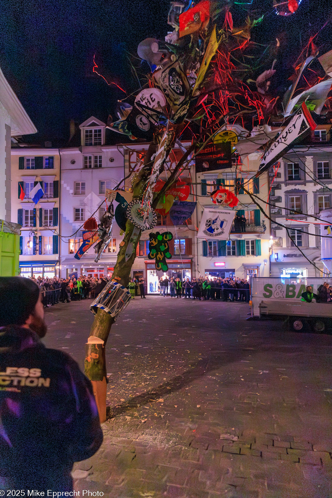 Guuggerbaum Fällen; Luzerner Fasnacht 2025