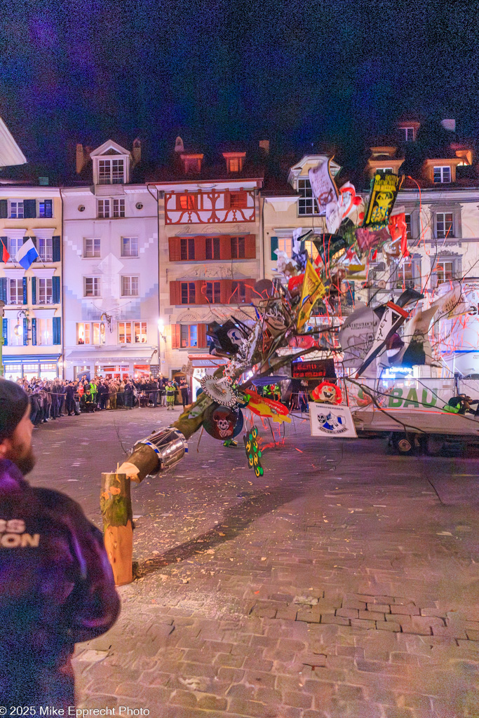 Guuggerbaum Fällen; Luzerner Fasnacht 2025