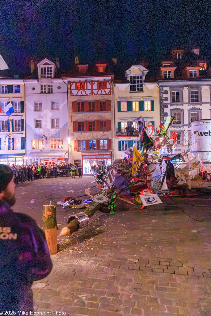 Guuggerbaum Fällen; Luzerner Fasnacht 2025