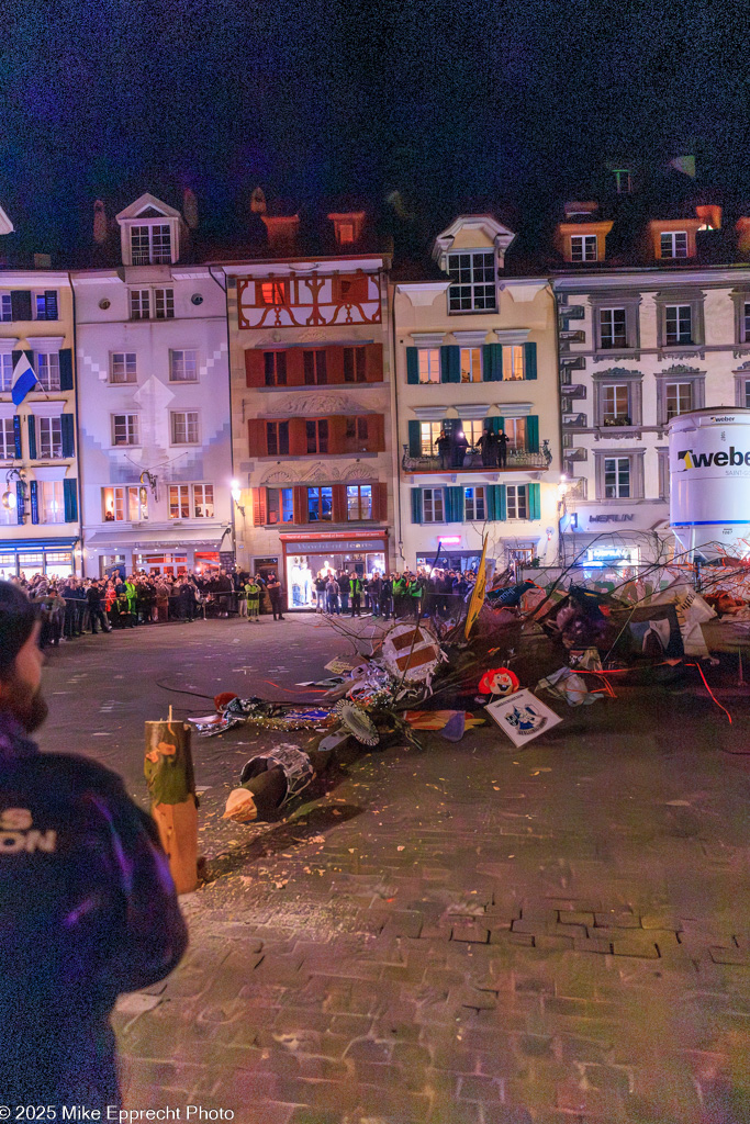 Guuggerbaum Fällen; Luzerner Fasnacht 2025