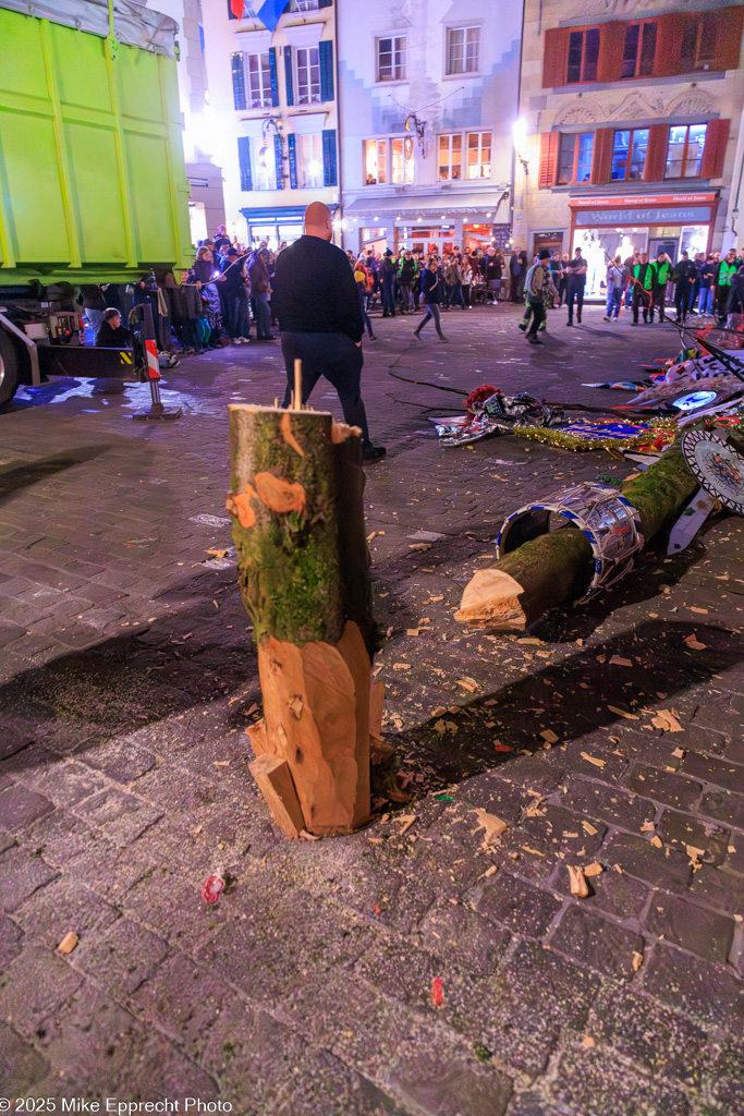 Guuggerbaum Fällen; Luzerner Fasnacht 2025