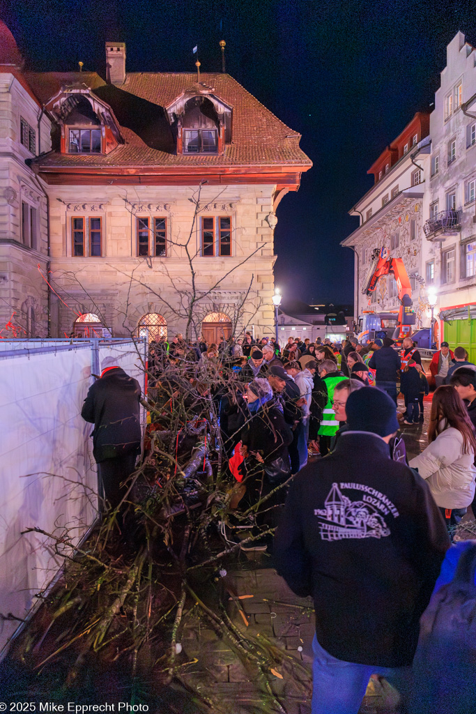 Guuggerbaum Fällen; Luzerner Fasnacht 2025