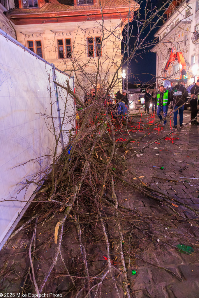 Guuggerbaum Fällen; Luzerner Fasnacht 2025