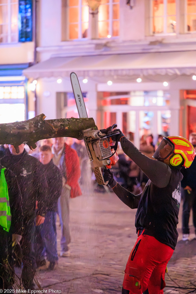 Guuggerbaum Fällen; Luzerner Fasnacht 2025