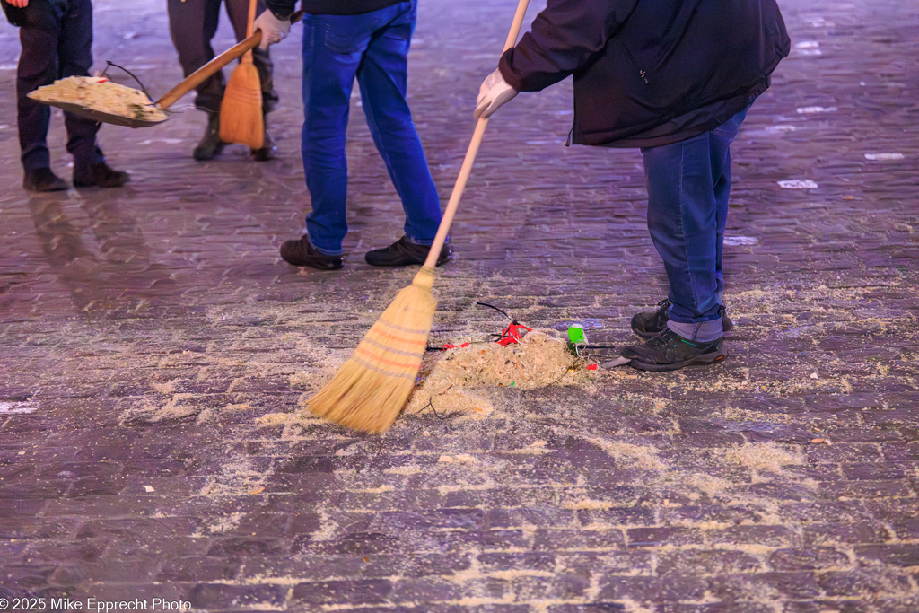 Guuggerbaum Fällen; Luzerner Fasnacht 2025